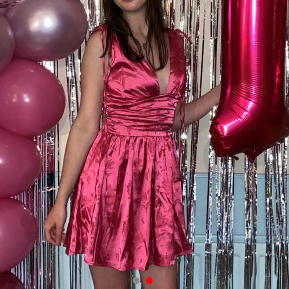 Shein pink deep v neck dress with lining, has ties on the straps size large but